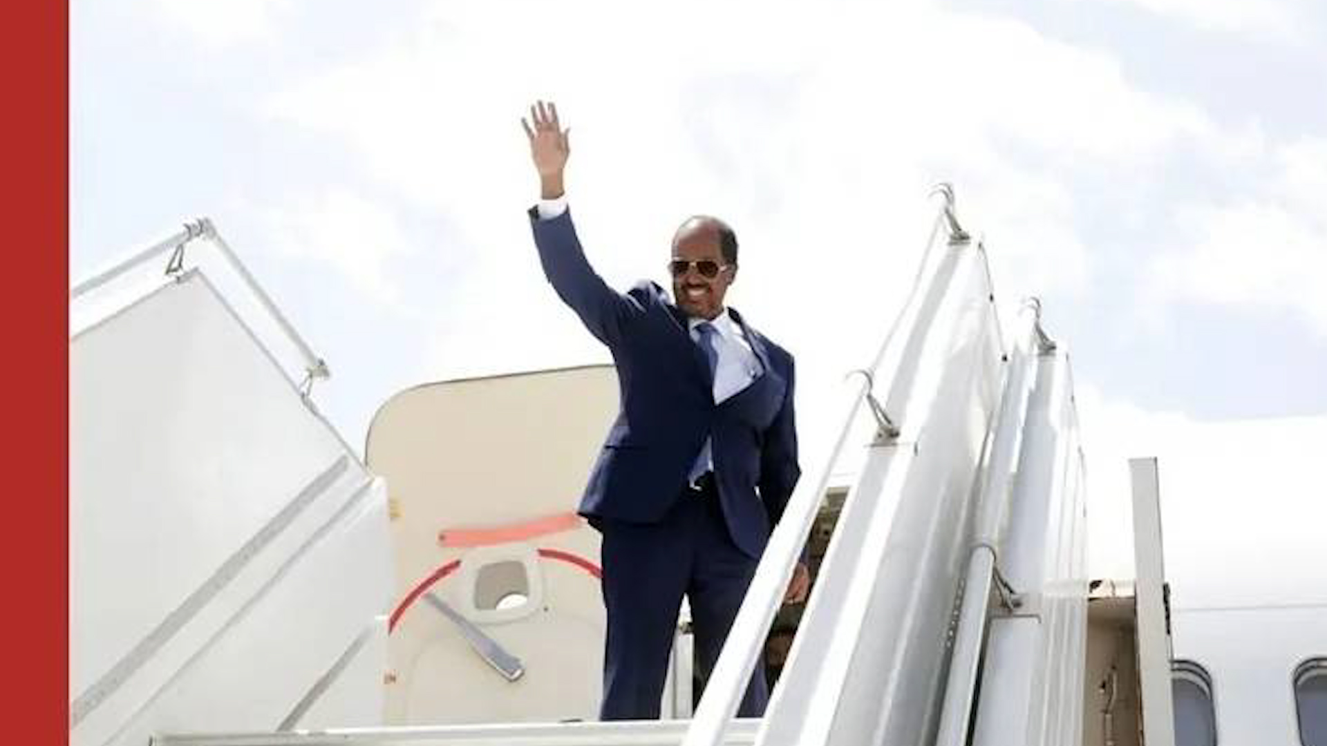 Madaxweyne Xasan Sheekh oo u ambabaxay Ciraaq si uu uga qeyb galo Shirka Waddamada Carabta.